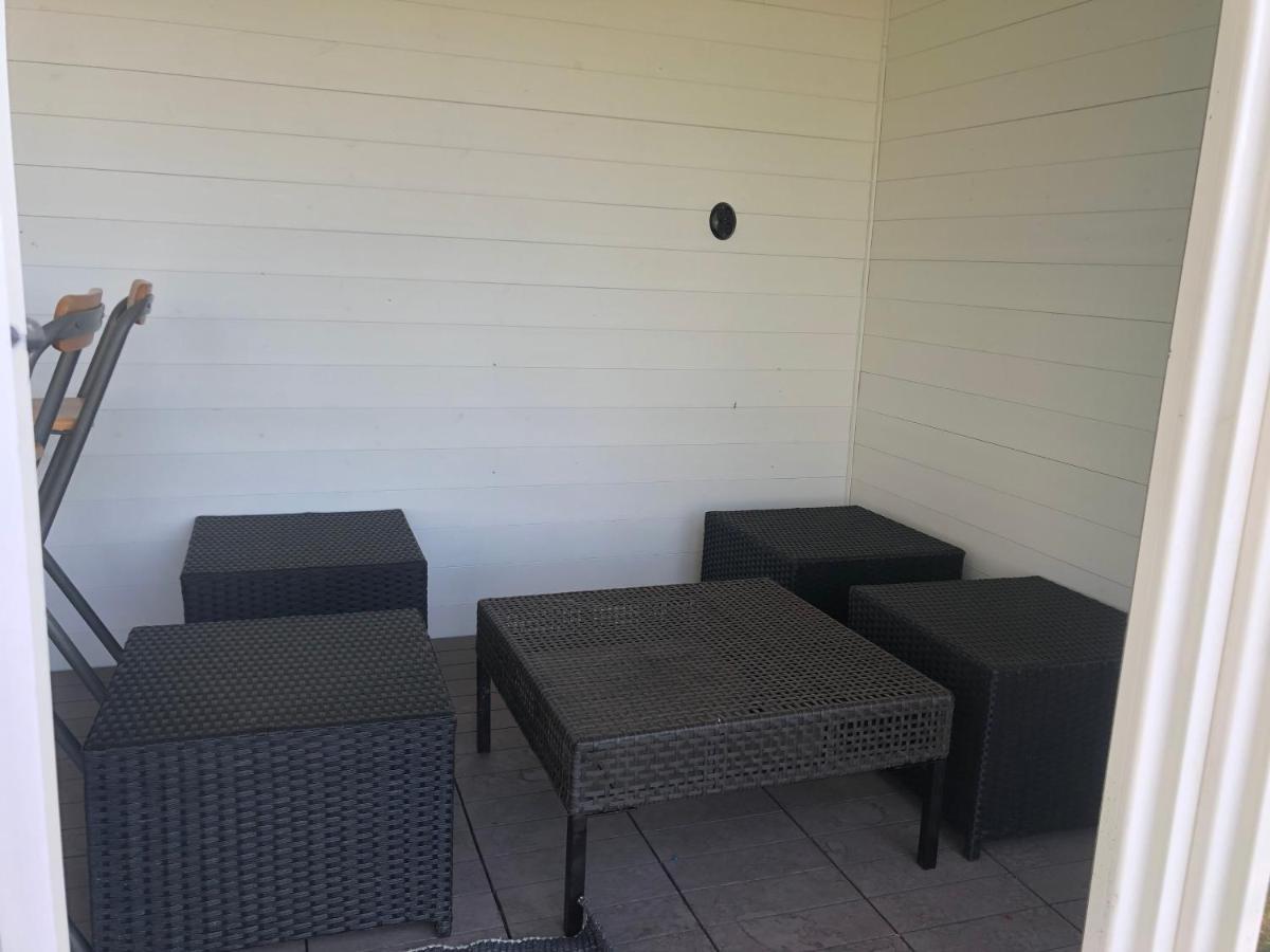 Two Small Guest Houses By Lake Rent Out As One Hjo Exterior photo